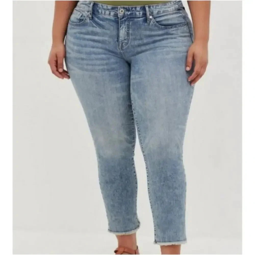 TORRID Women's Vintage Stretch Mid Rise Straight Boyfriend Crop Jeans Size 24